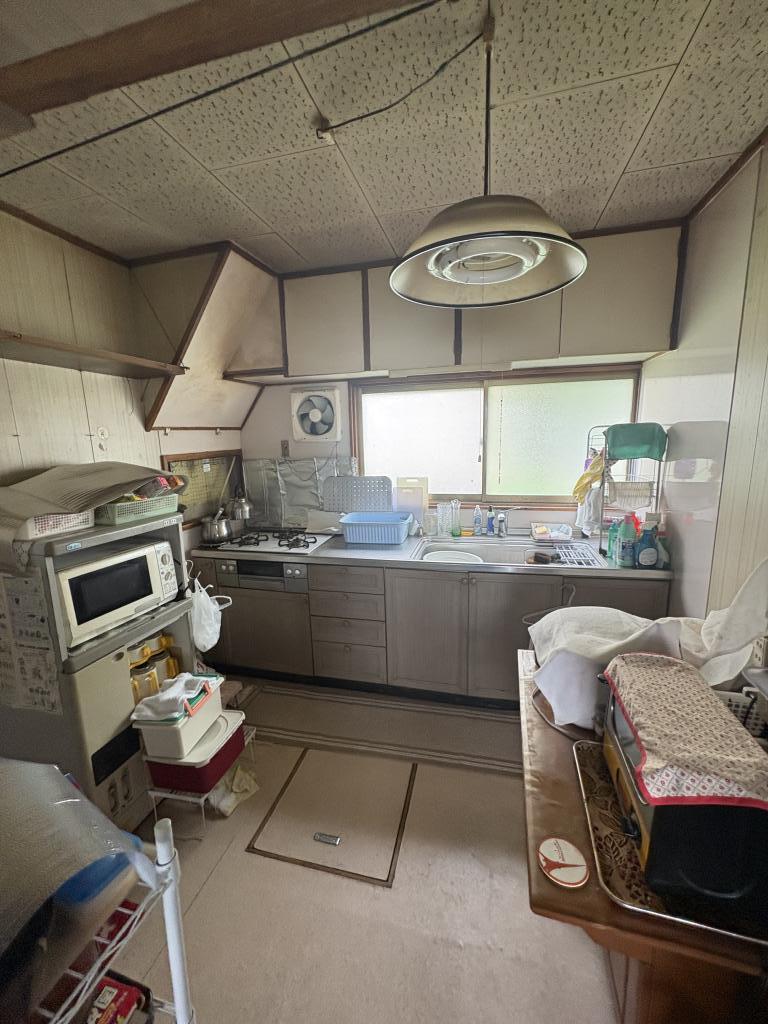 美山町南２丁目９番　戸建て 内観