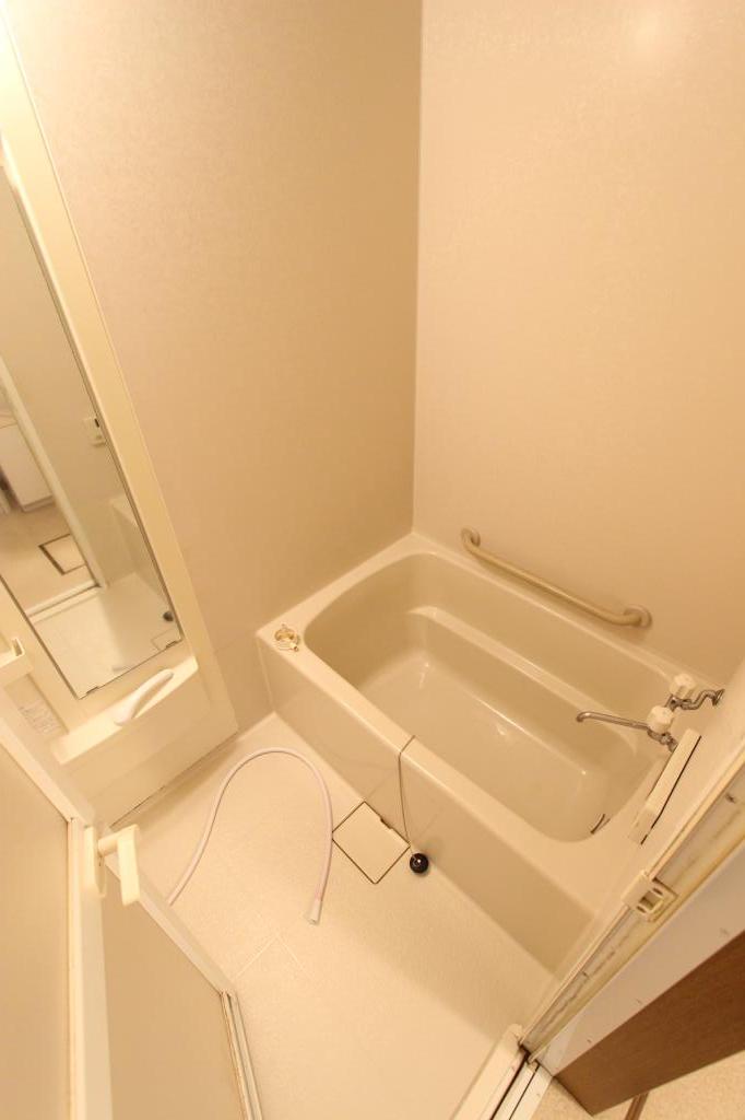 東陵町２８番　戸建て 内観