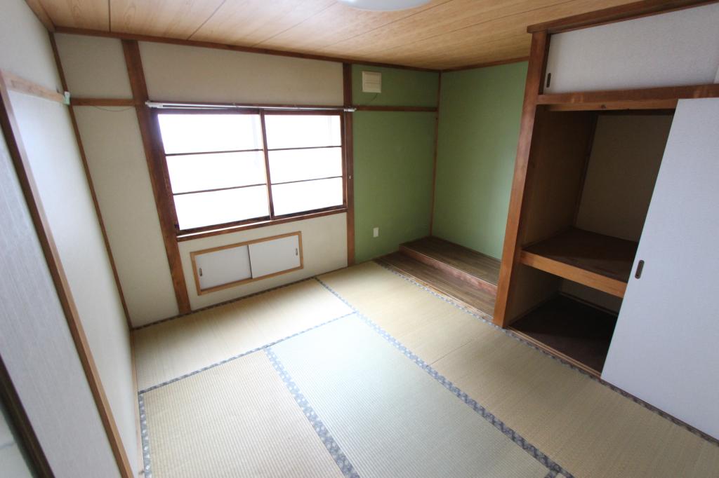 東陵町２８番　戸建て 内観