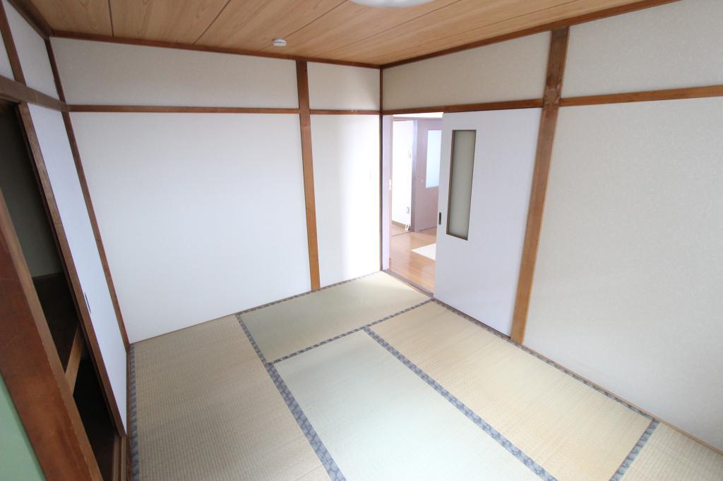 東陵町２８番　戸建て 内観