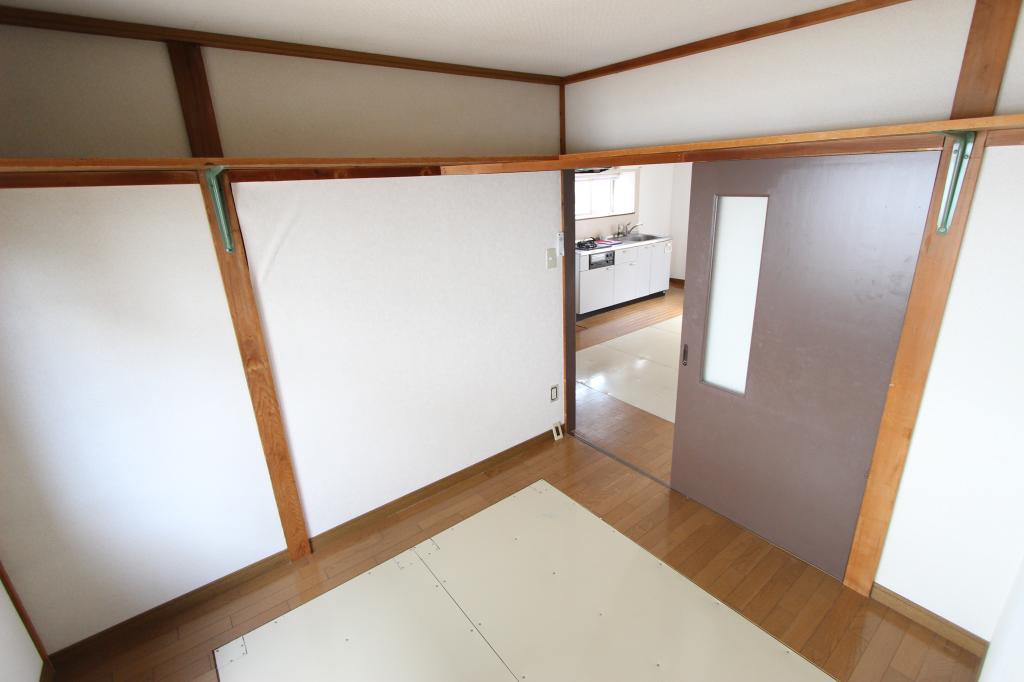 東陵町２８番　戸建て 内観