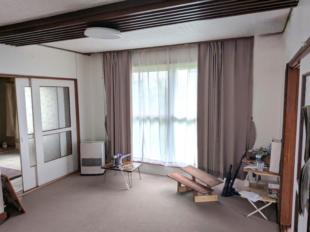 美山町南７丁目４番　戸建て 内観