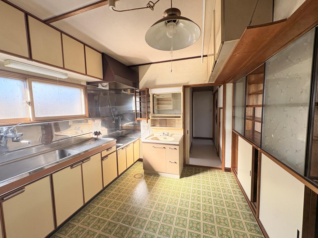 三楽町１９４番　戸建て 内観