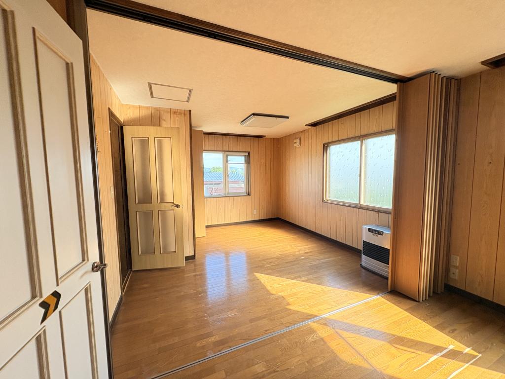 三楽町１９４番　戸建て 内観