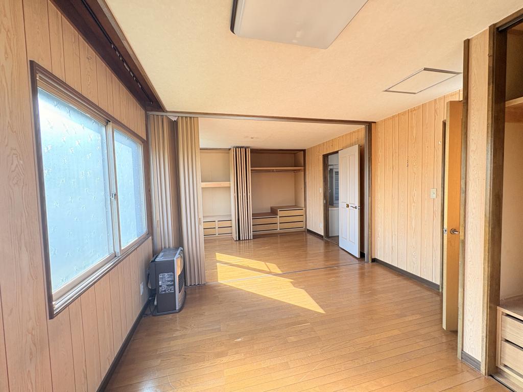 三楽町１９４番　戸建て 内観