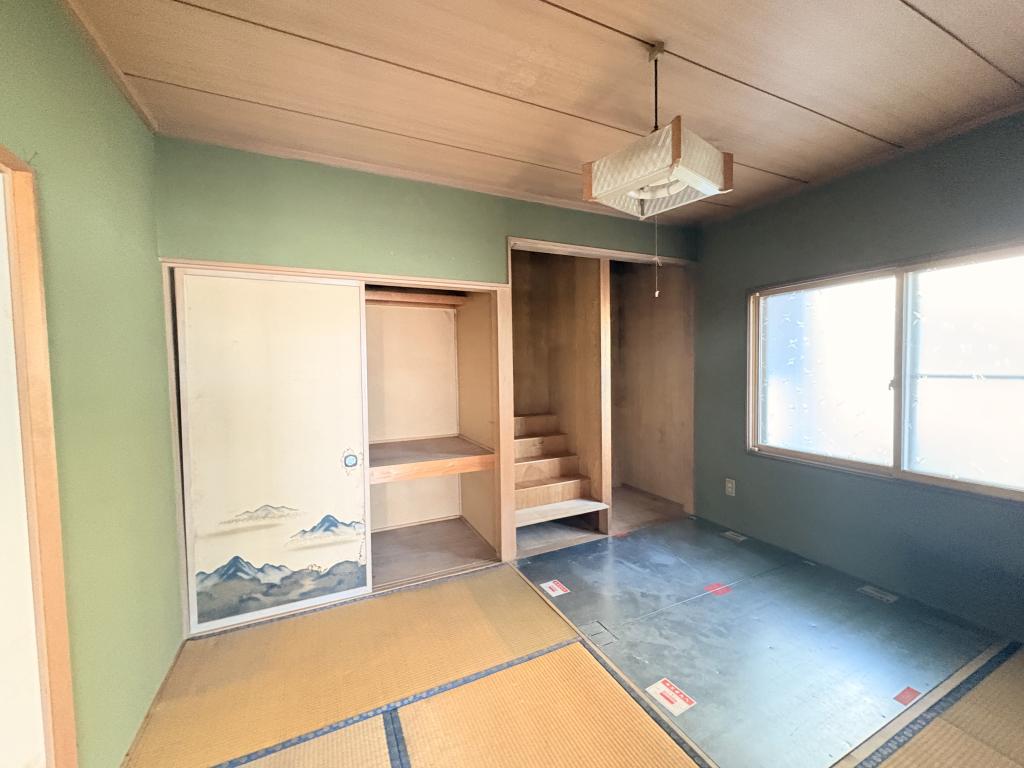 三楽町１９４番　戸建て 内観