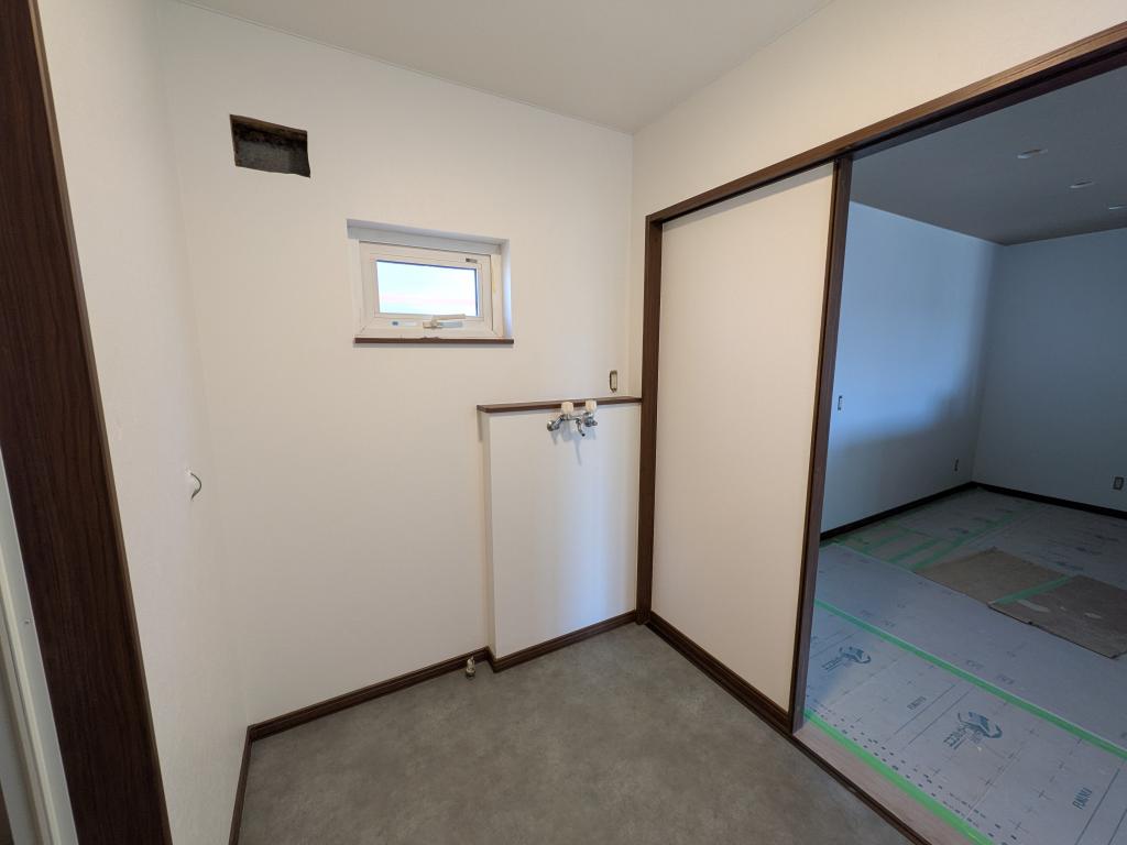 中央三輪３丁目５３０番　戸建て 内観