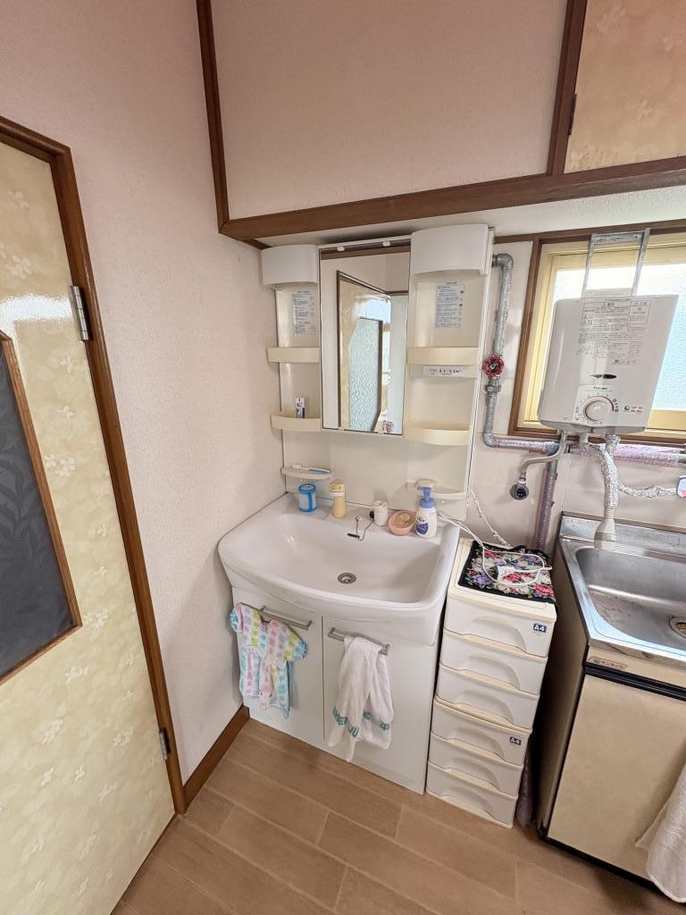 中央三輪３丁目５３０番　戸建て 内観