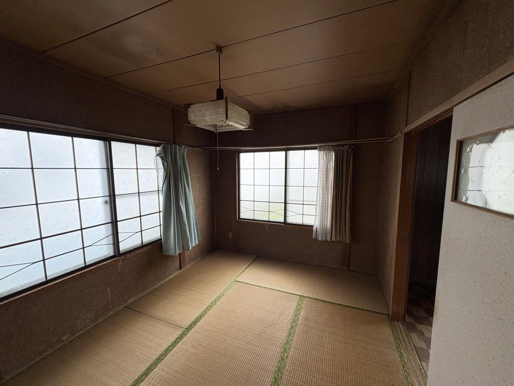 並木町５４６番　戸建て 内観