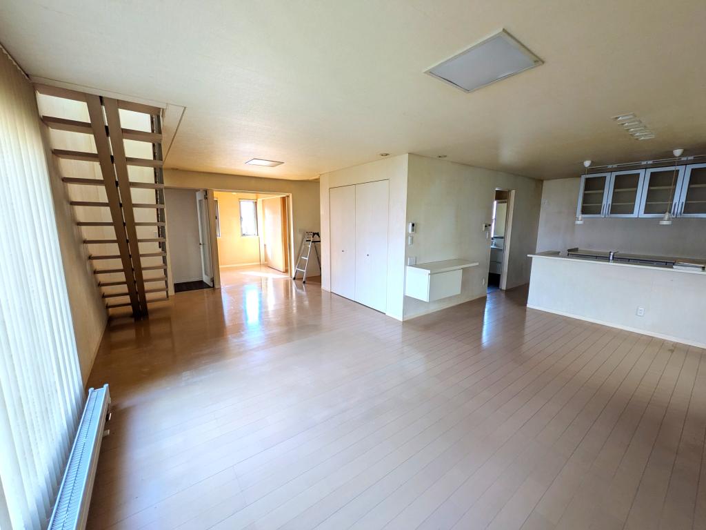 川東５６番　戸建て 内観
