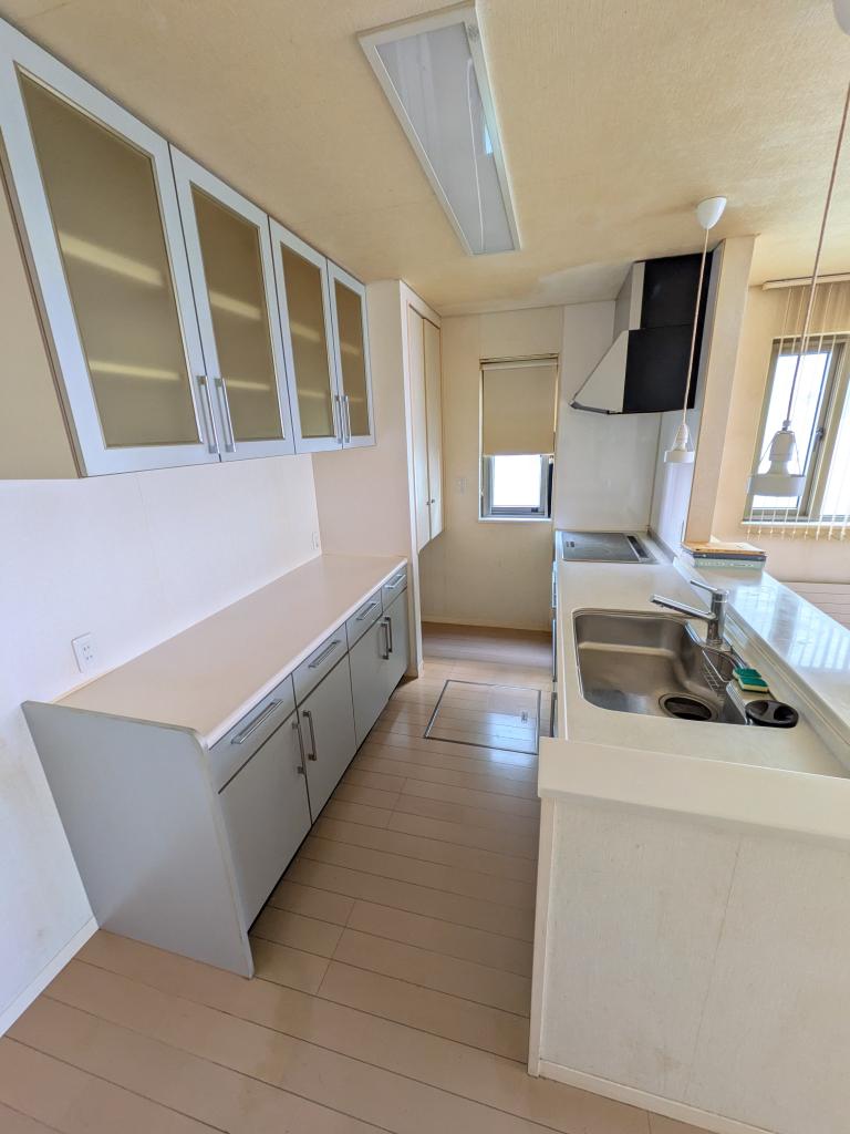 川東５６番　戸建て 内観