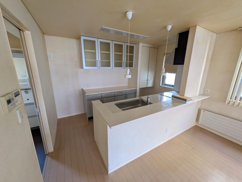 川東５６番　戸建て 内観
