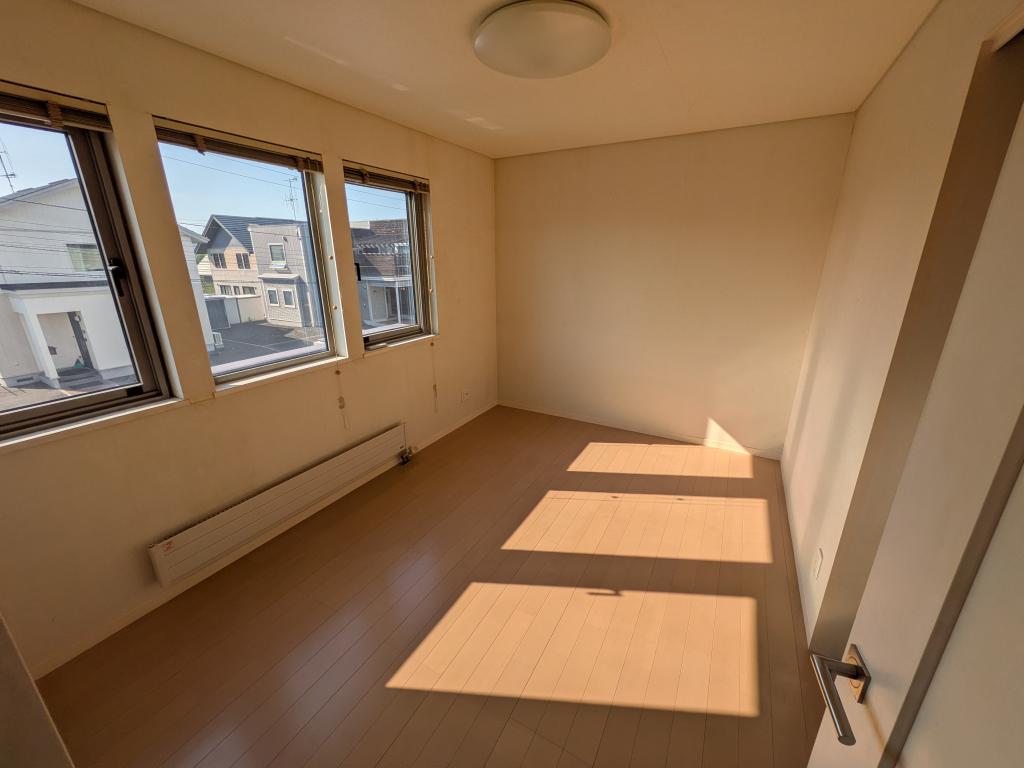 川東５６番　戸建て 内観