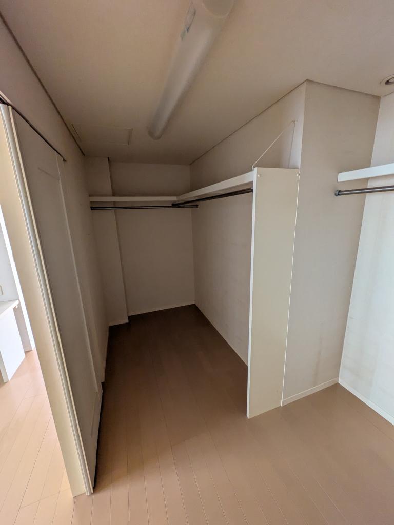 川東５６番　戸建て 内観