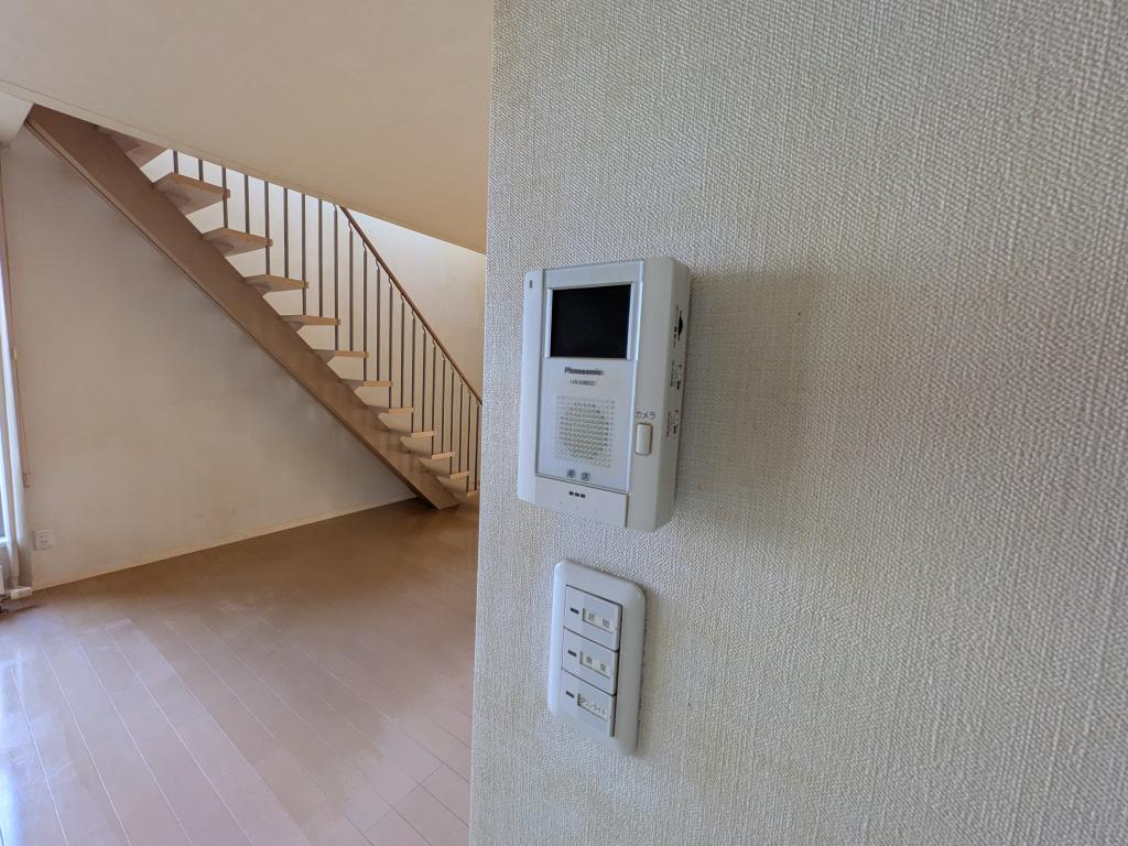 川東５６番　戸建て 内観