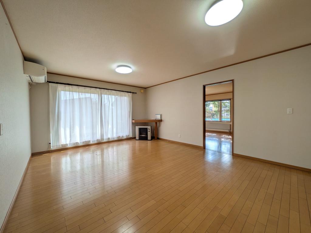 美芳町６丁目１番　戸建て 内観