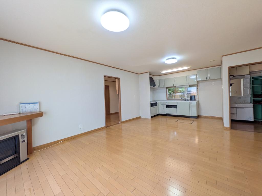 美芳町６丁目１番　戸建て 内観