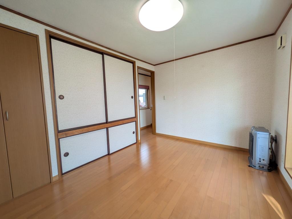 美芳町６丁目１番　戸建て 内観