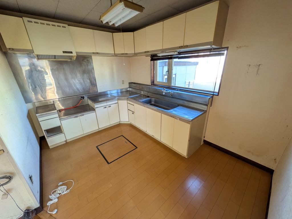 美山町西１丁目５０番　戸建て 内観