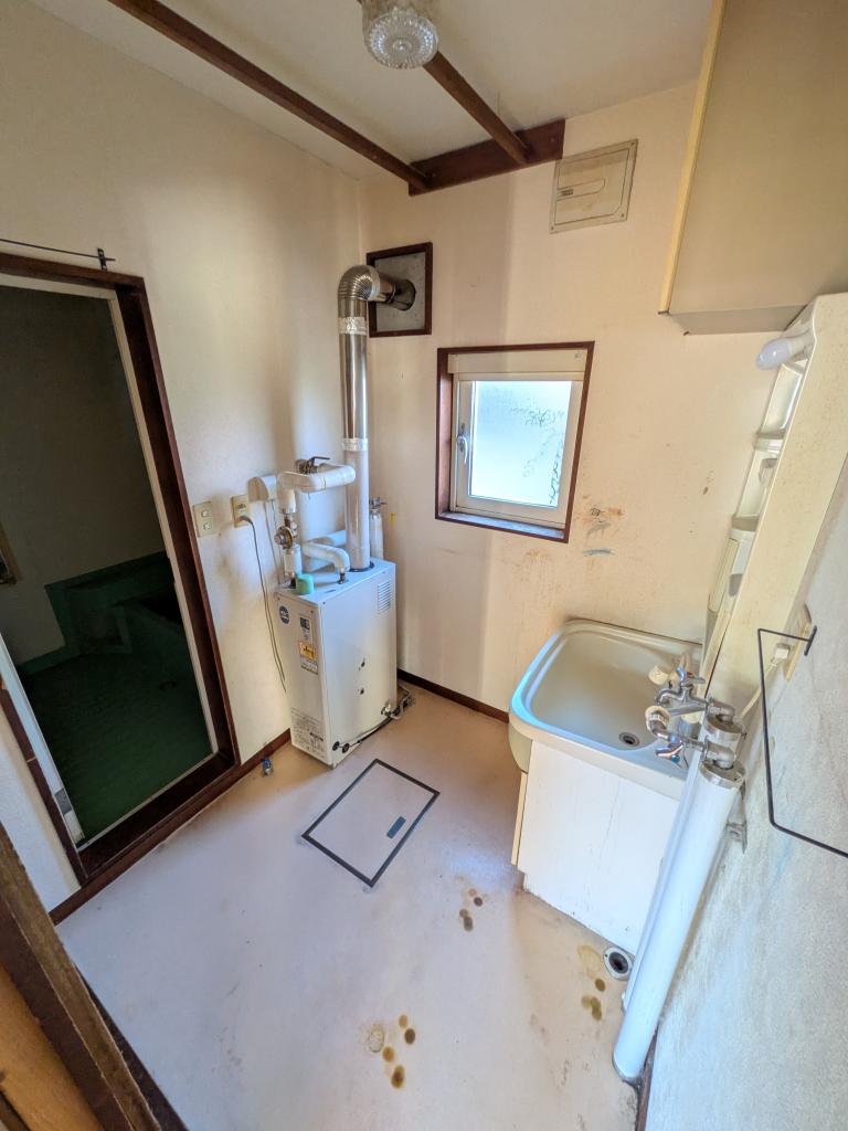 美山町西１丁目５０番　戸建て 内観