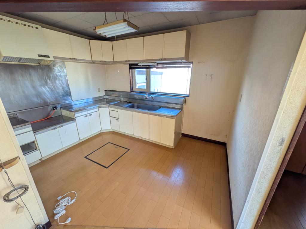 美山町西１丁目５０番　戸建て 内観