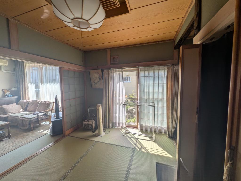 朝日町１４番　戸建て 内観