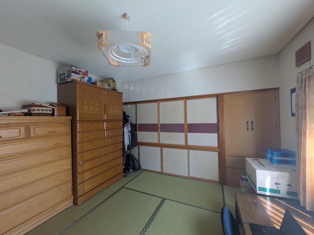 朝日町１４番　戸建て 内観