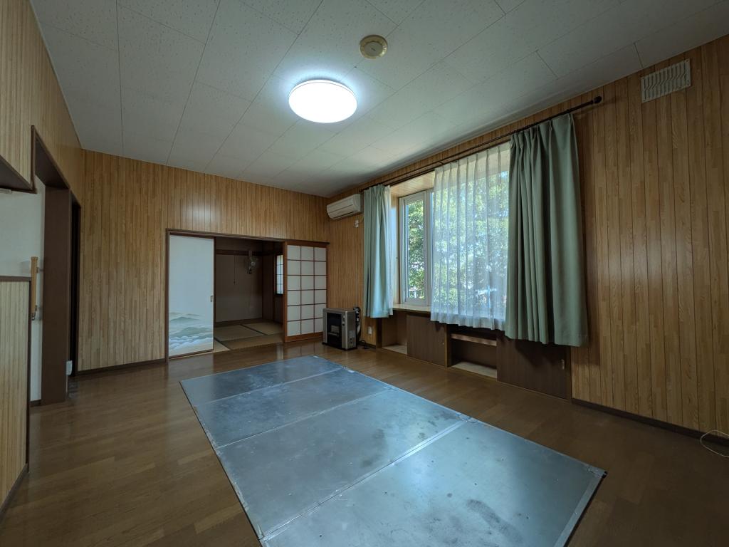 朝日町１８番　戸建て 内観