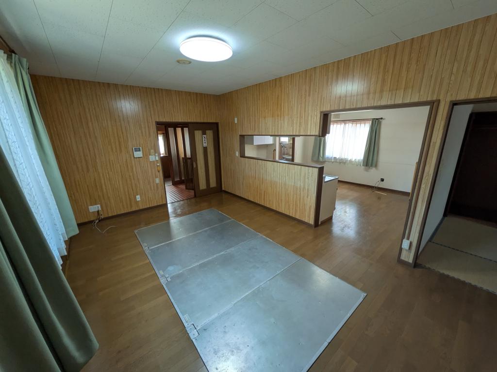 朝日町１８番　戸建て 内観