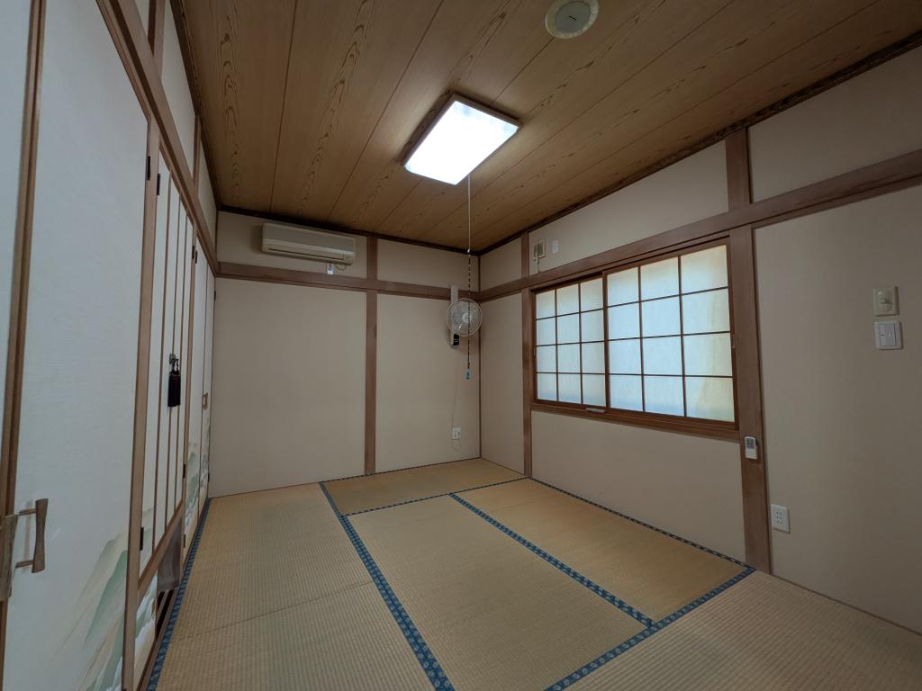 朝日町１８番　戸建て 内観