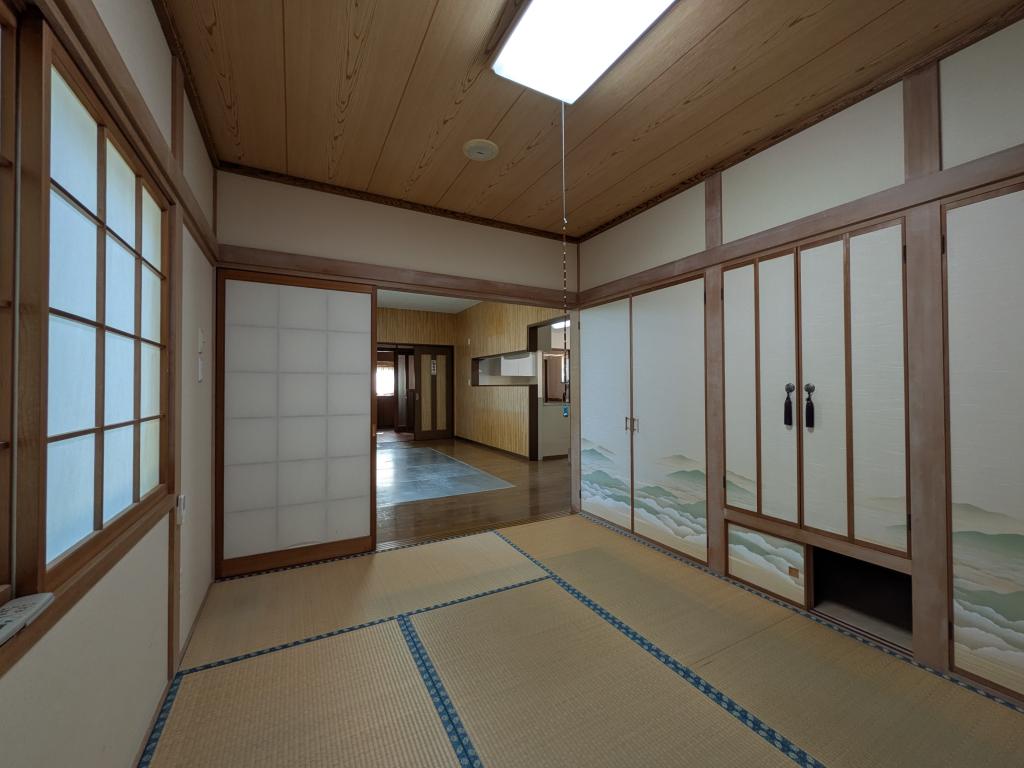朝日町１８番　戸建て 内観