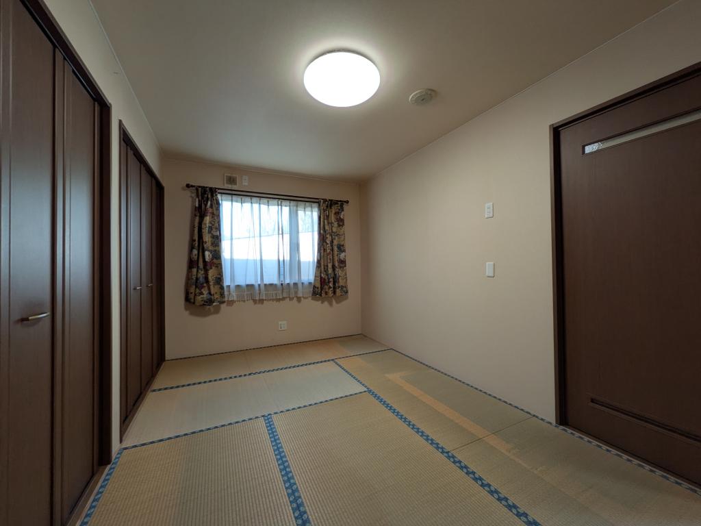 朝日町１８番　戸建て 内観