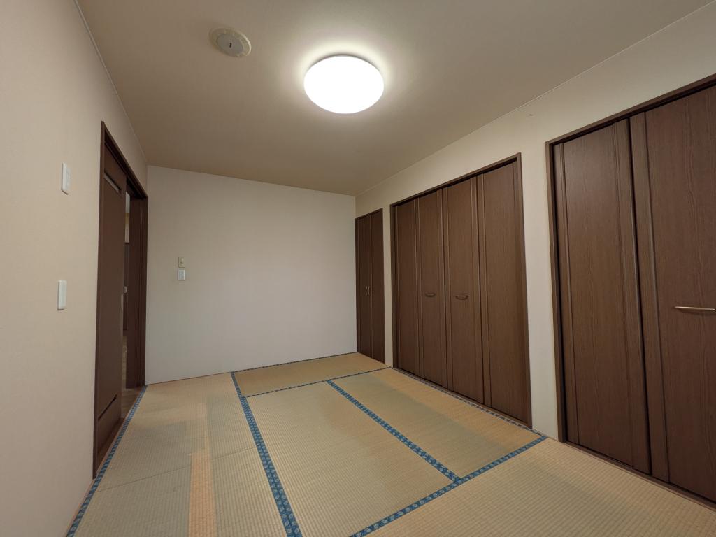 朝日町１８番　戸建て 内観