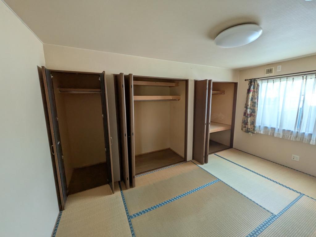 朝日町１８番　戸建て 内観