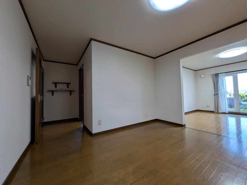 美山町西４丁目４９番　戸建て 内観