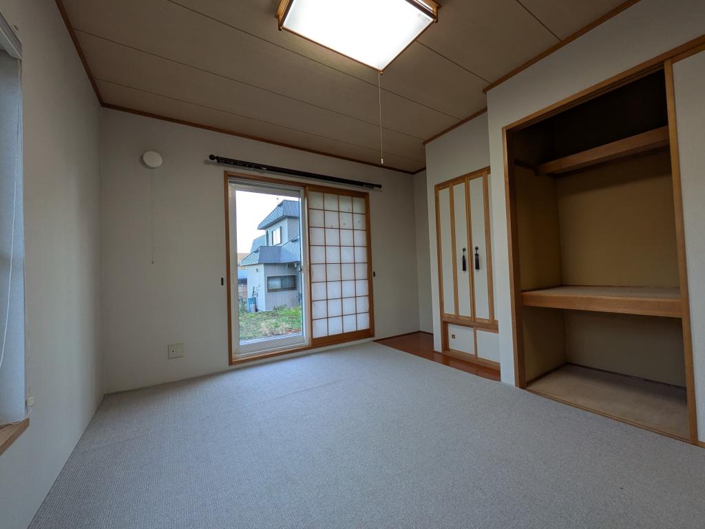 美山町西４丁目４９番　戸建て 内観