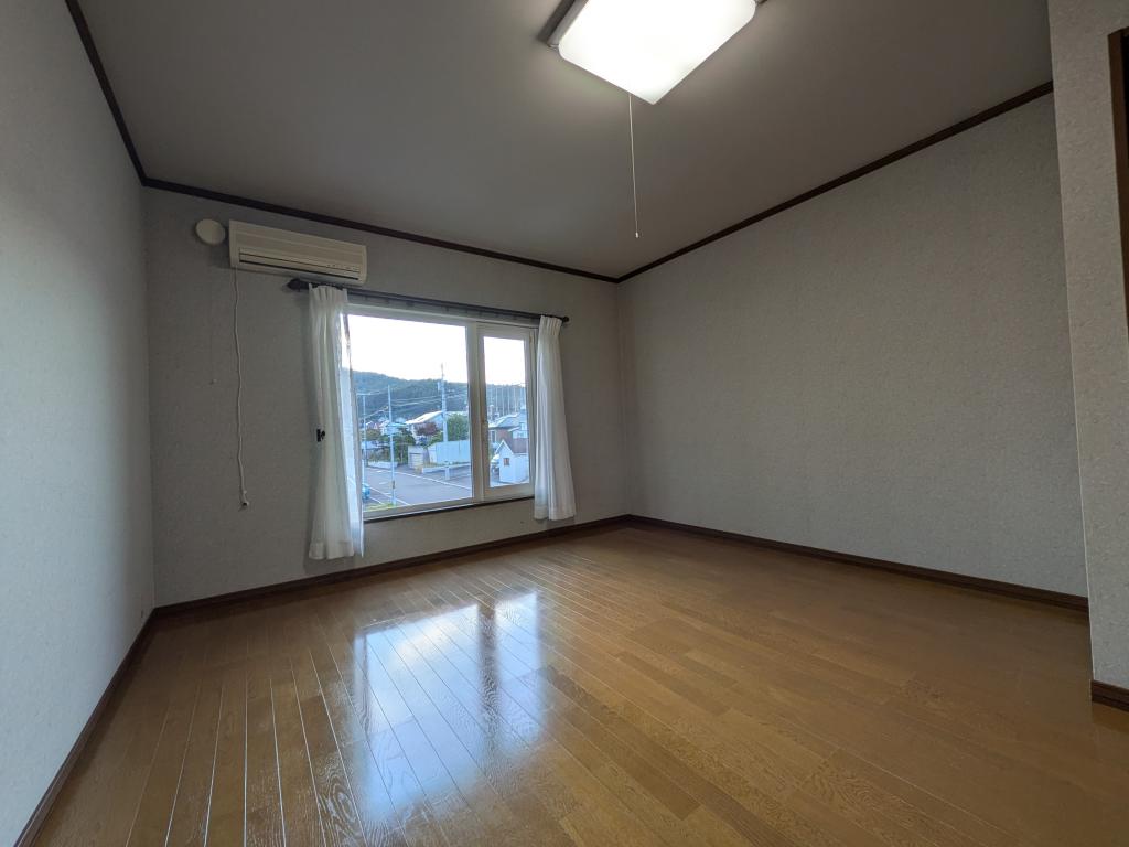 美山町西４丁目４９番　戸建て 内観