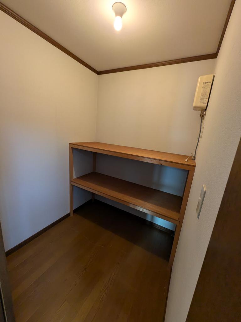 美山町西４丁目４９番　戸建て 内観