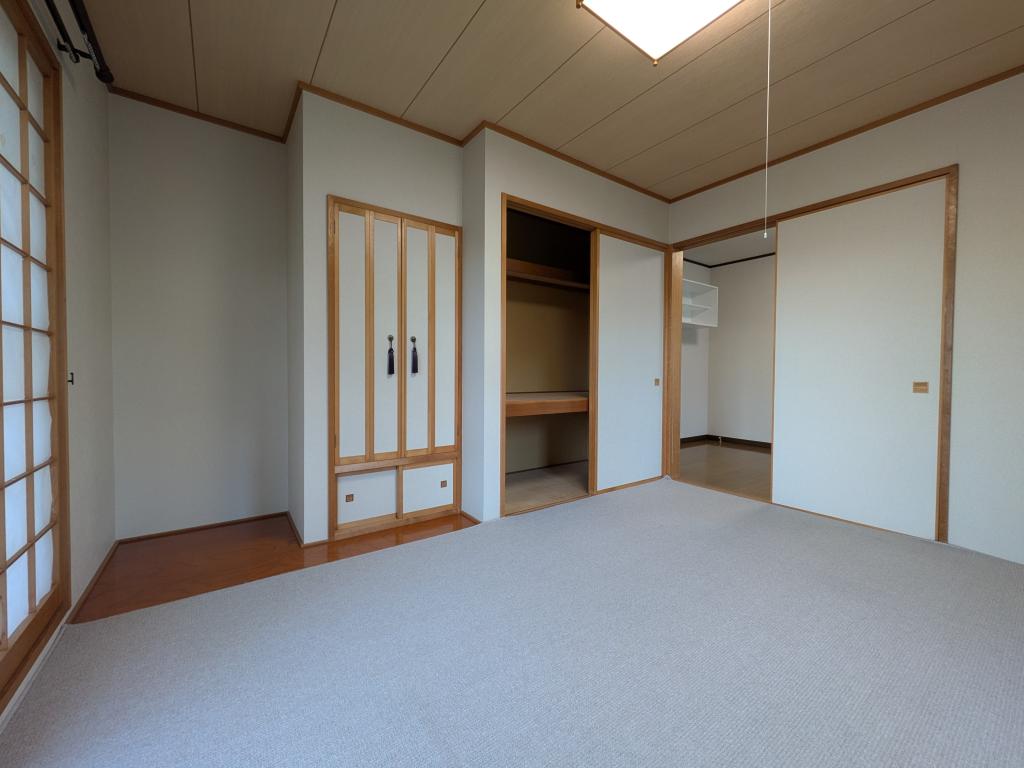 美山町西４丁目４９番　戸建て 内観